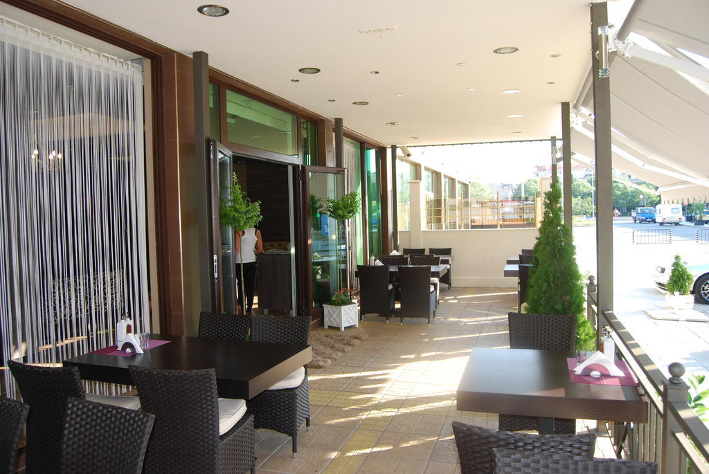 Central Plaza Pomorie Buitenkant foto